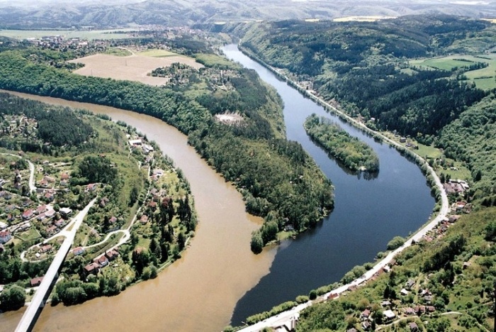 Chatička v Davly k pronájmu se nachází u soutoku Sázavy a Vltavy