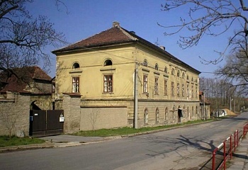 Středokluky