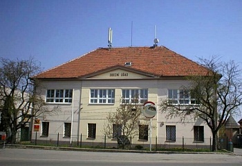 Středokluky