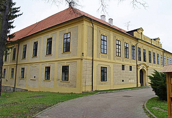 Skryje