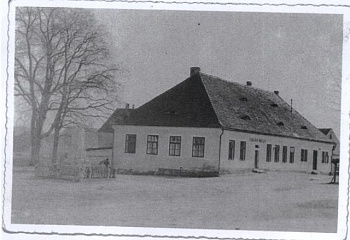 Ves Touškov