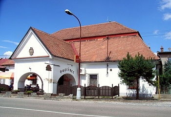 Ústín