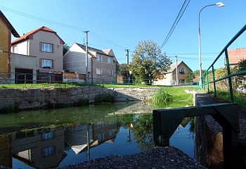 Pochvalov