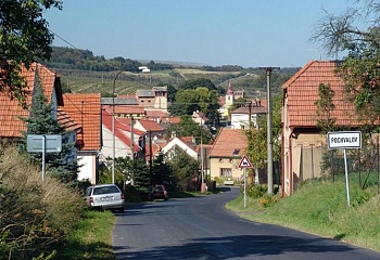 Pochvalov