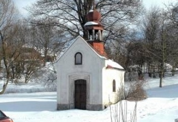 Bílá