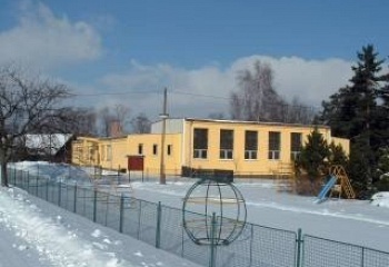 Bílá